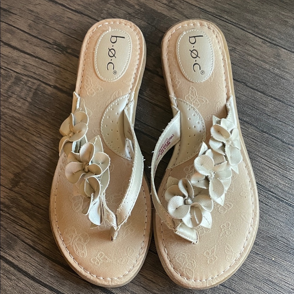 b.o.c. Women's Tan Floral Sandals